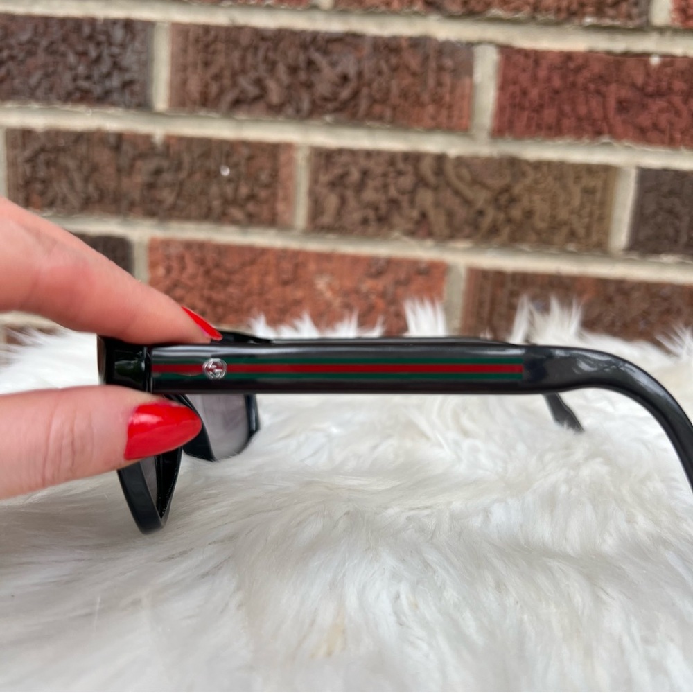 Gucci Black Fram Green and Red Striped Side Bio Based Sunglasses - Picture 3 of 5